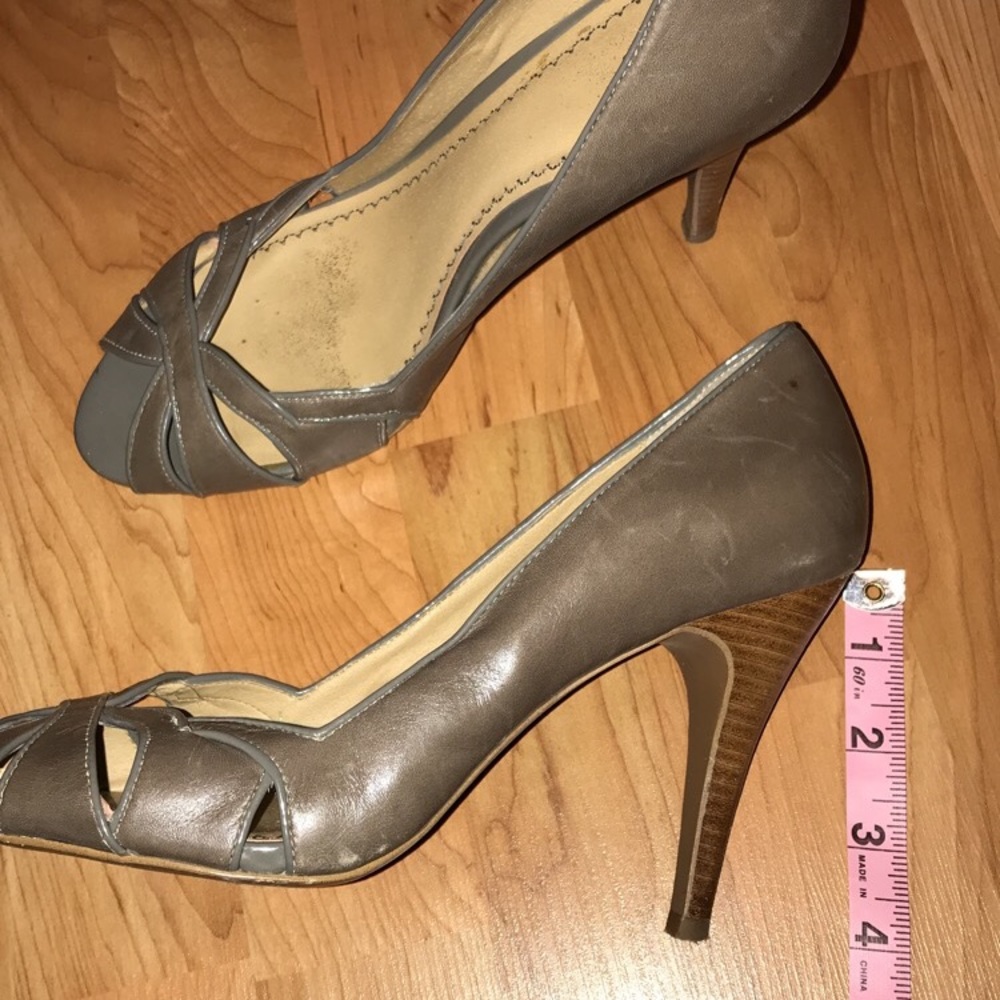 ❗️FREE - Gorgeous pair of leather heels❗️